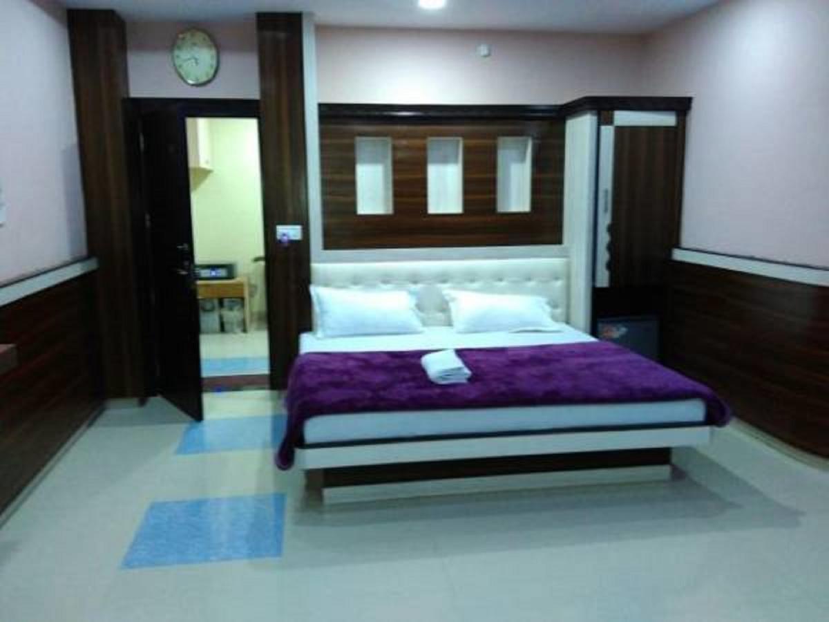 Hotel Blue Star Datia Buitenkant foto
